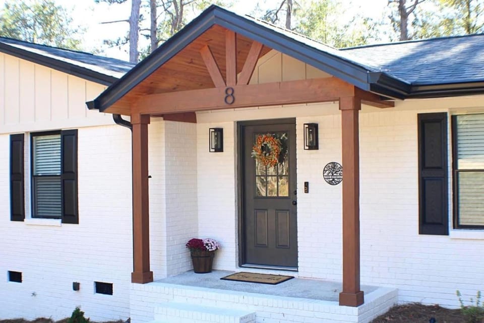 NEW Aiken Retreat I Firepit I Hot Tub I Near Dtwn House in Aiken