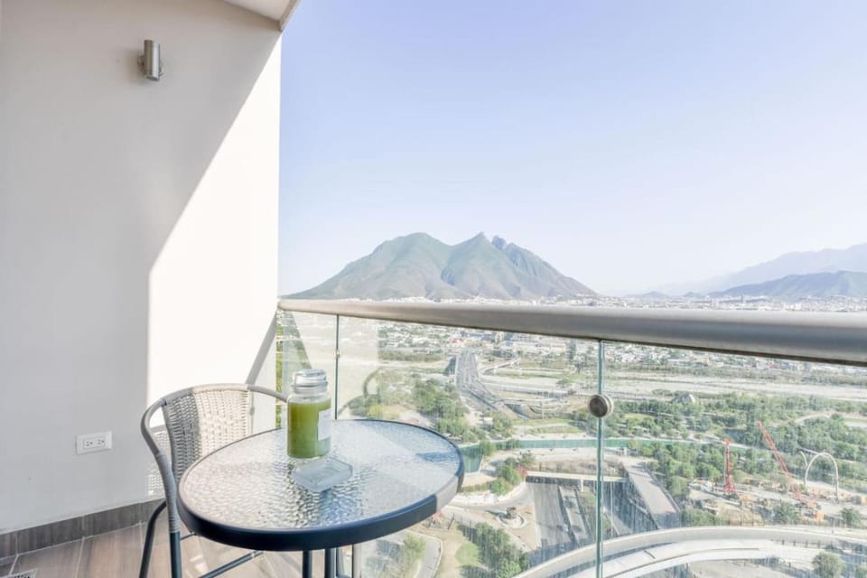 Luxury in Fundidora 9 guests Wifi 3BR 2Bath Apartment in Monterrey