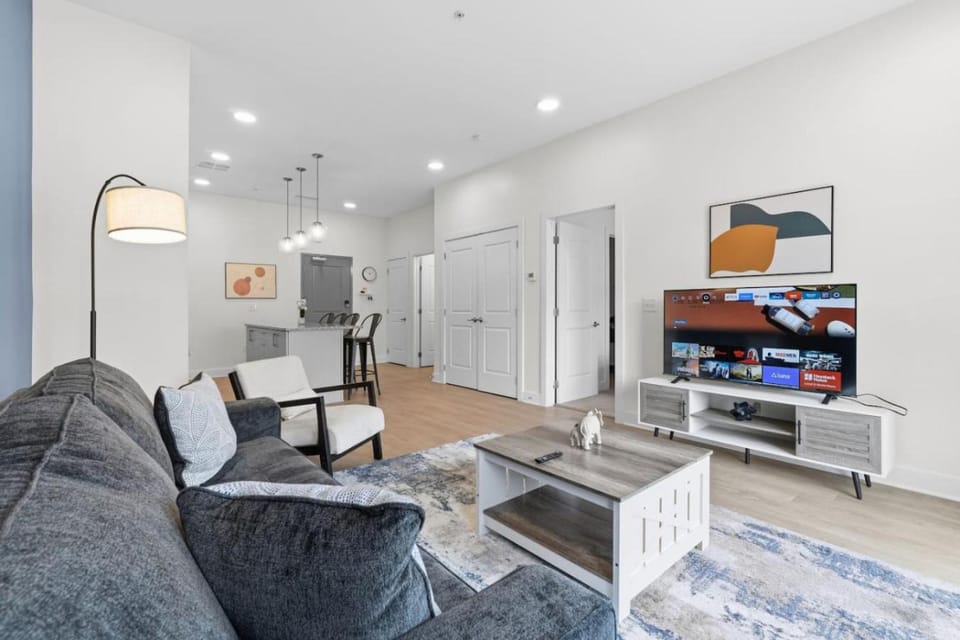 CRWU CLE Clinic , Walk UH CWRU , Gym WD Parking Apartment in Cleveland Heights