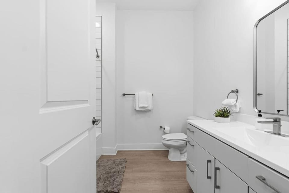 CRWU CLE Clinic , Walk UH CWRU , Gym WD Parking Apartment in Cleveland Heights