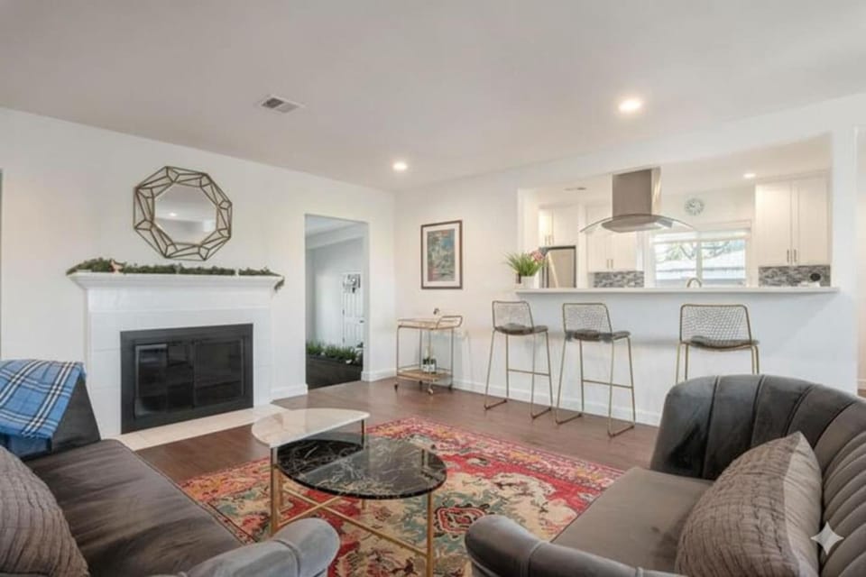 Hatteras with pool and fun House in North Hollywood