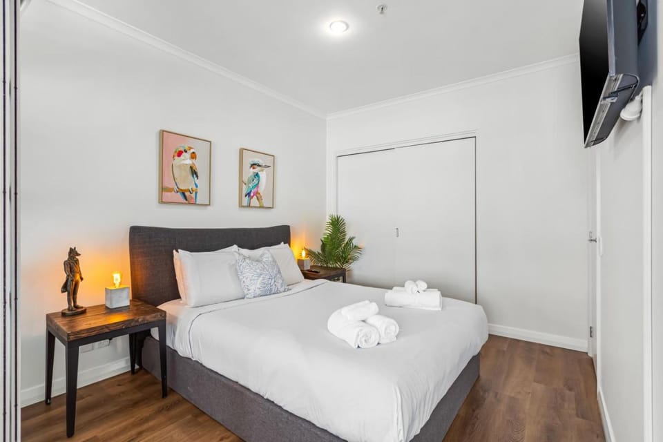 Sleek 1 Bedroom Wharf-Side Urban Retreat Apartment in Auckland