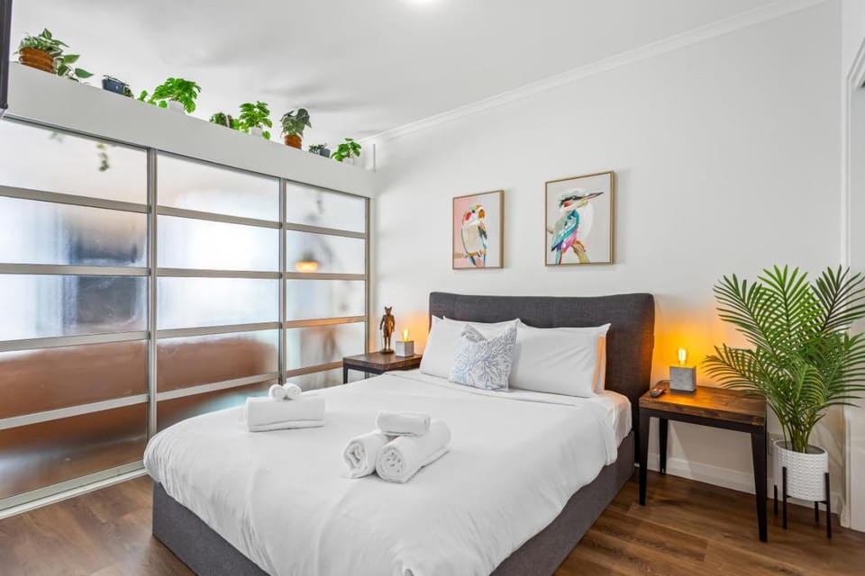 Sleek 1 Bedroom Wharf-Side Urban Retreat Apartment in Auckland