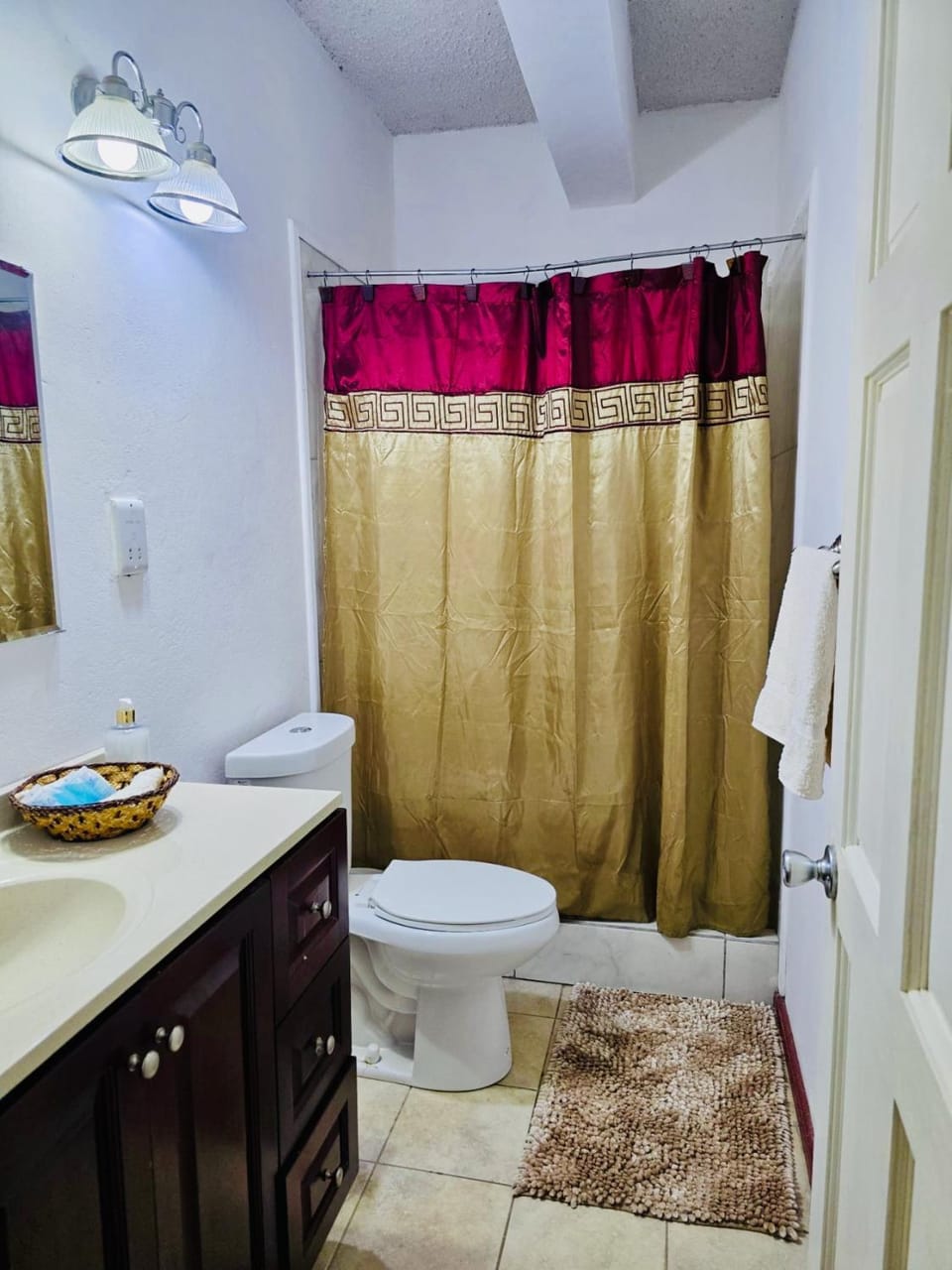 Shower, Toilet