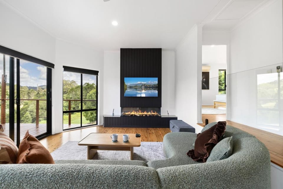 TV and multimedia, Living room, Seating area, fireplace