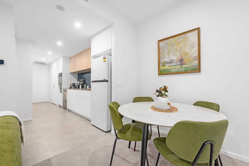 Kitchen or kitchenette, Seating area, Dining area