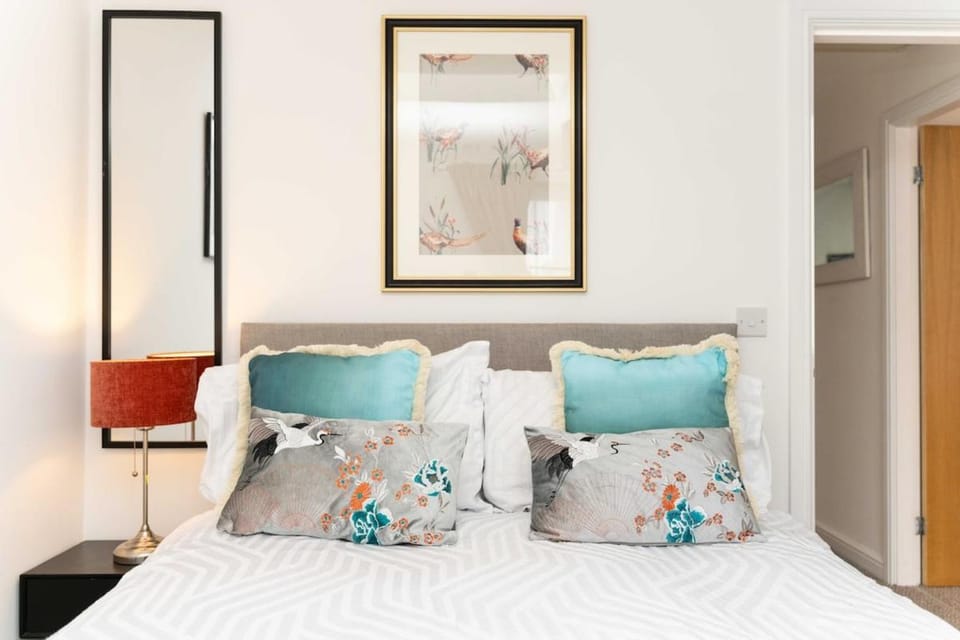 The Coach House, 2 bed apartment, Newport, parking Apartment in Newport