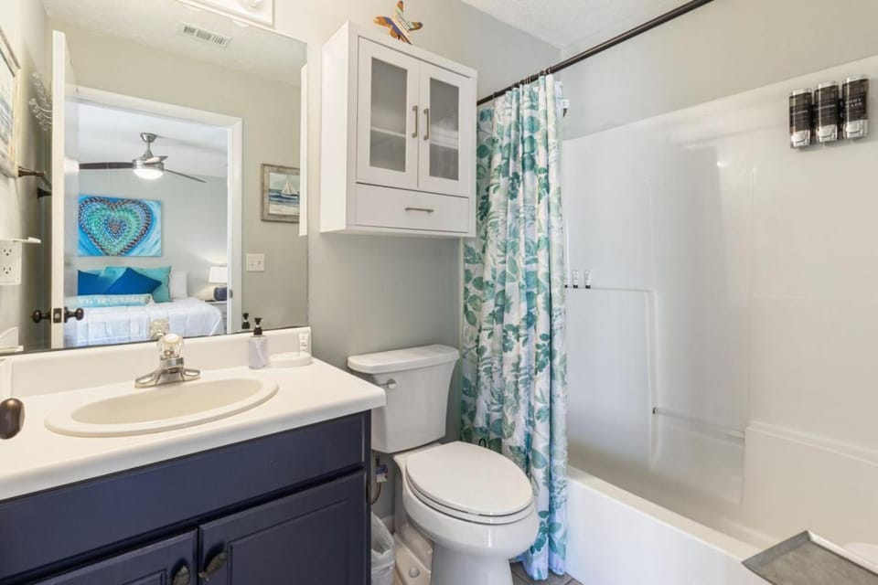 Wendwood Condo II, Public Beach Access, 2BR 2BA Sleeps 6, PCB House in Panama City Beach