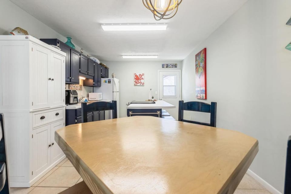 Wendwood Condo II, Public Beach Access, 2BR 2BA Sleeps 6, PCB House in Panama City Beach