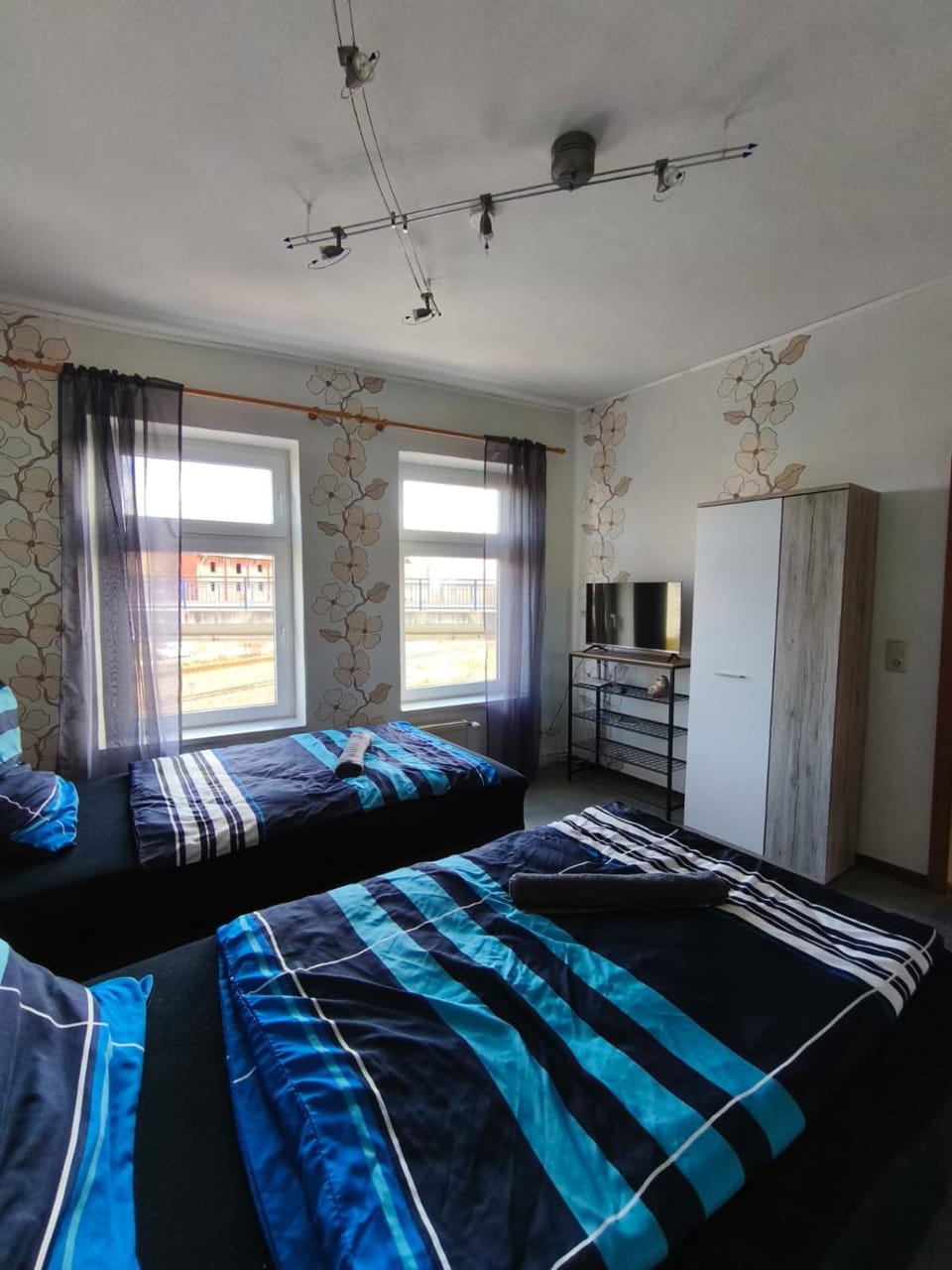 Bed, TV and multimedia, Photo of the whole room, Bedroom