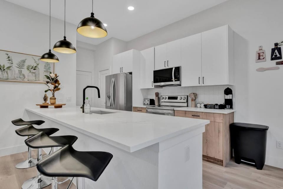 Kitchen or kitchenette, Dining area, dishwasher, oven, stove