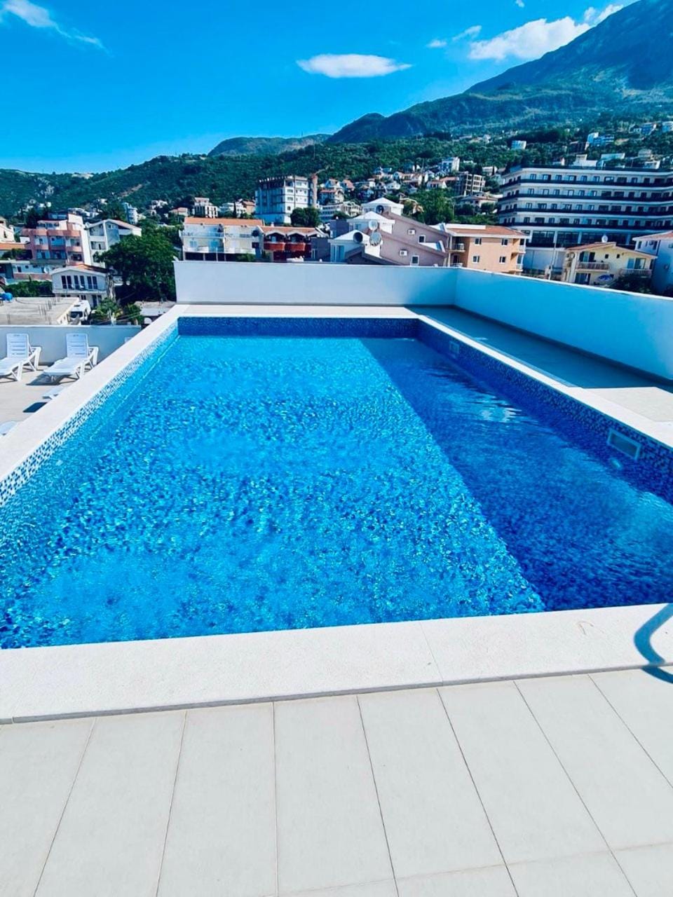Day, Natural landscape, Swimming pool, sunbed
