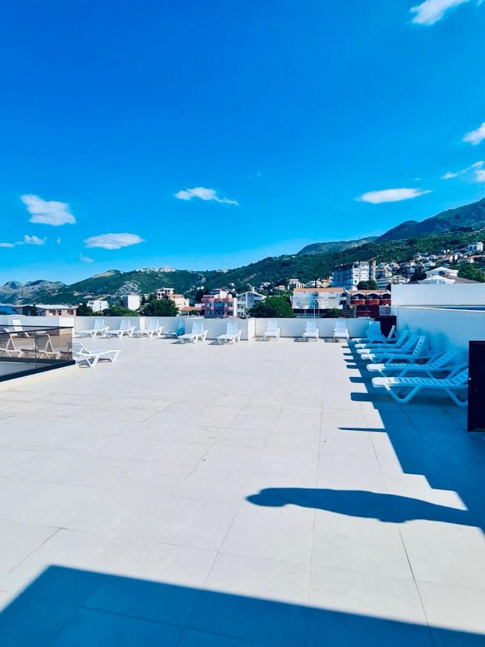 Day, Neighbourhood, Natural landscape, Mountain view, Swimming pool