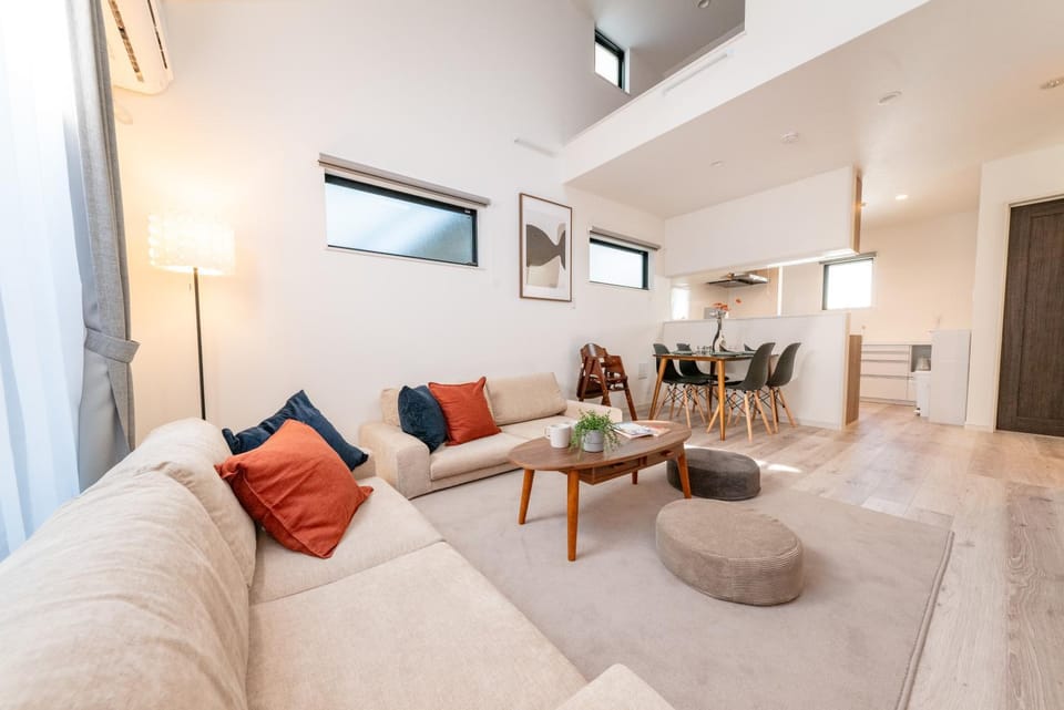 Living room, Seating area, Dining area