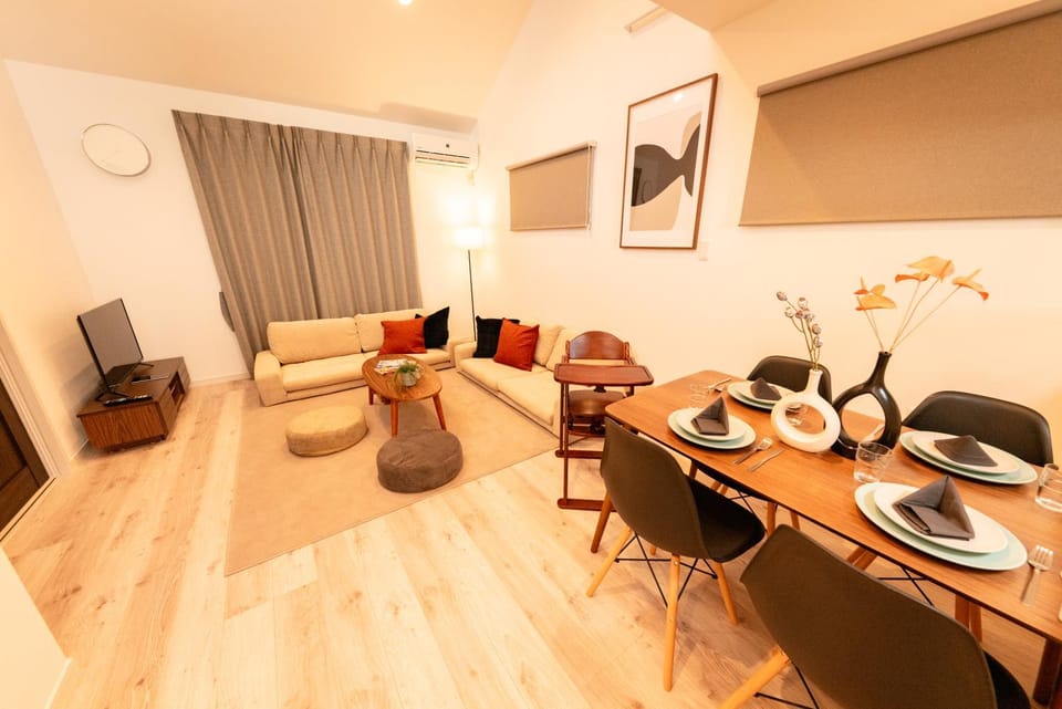 TV and multimedia, Living room, Seating area, Dining area