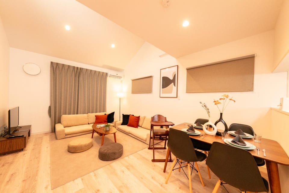 TV and multimedia, Living room, Seating area, Dining area