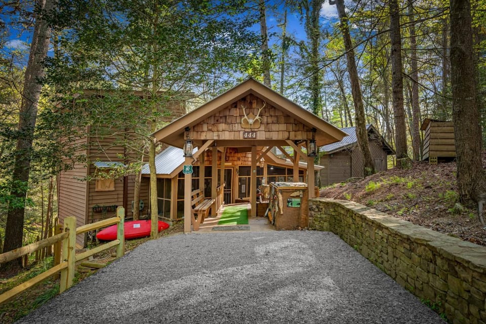 Big Bear Falls House in Georgia