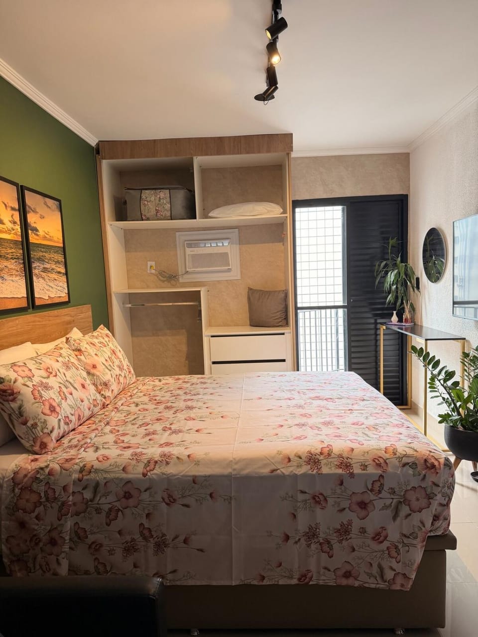 Bed, Photo of the whole room
