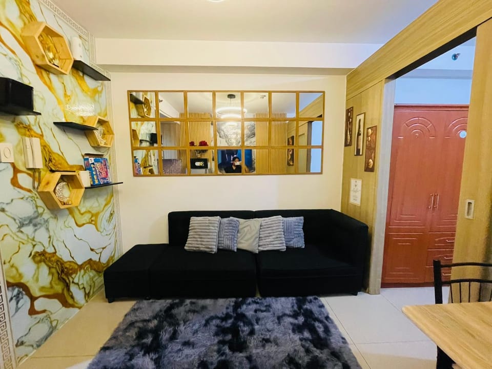 Living room, Seating area, Family