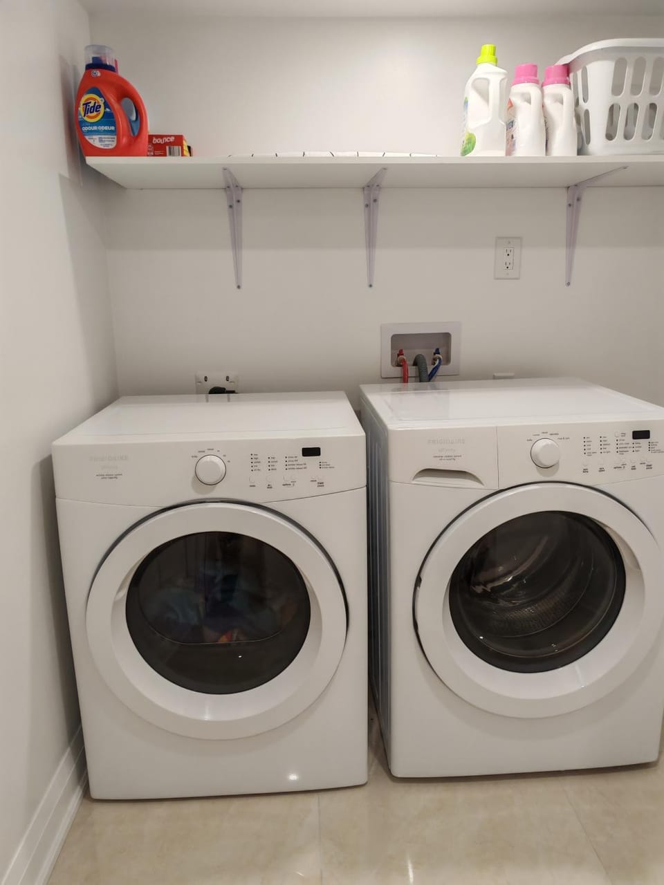 Private suite in Richmond Hill with a shared kitchen Vacation rental in Richmond Hill