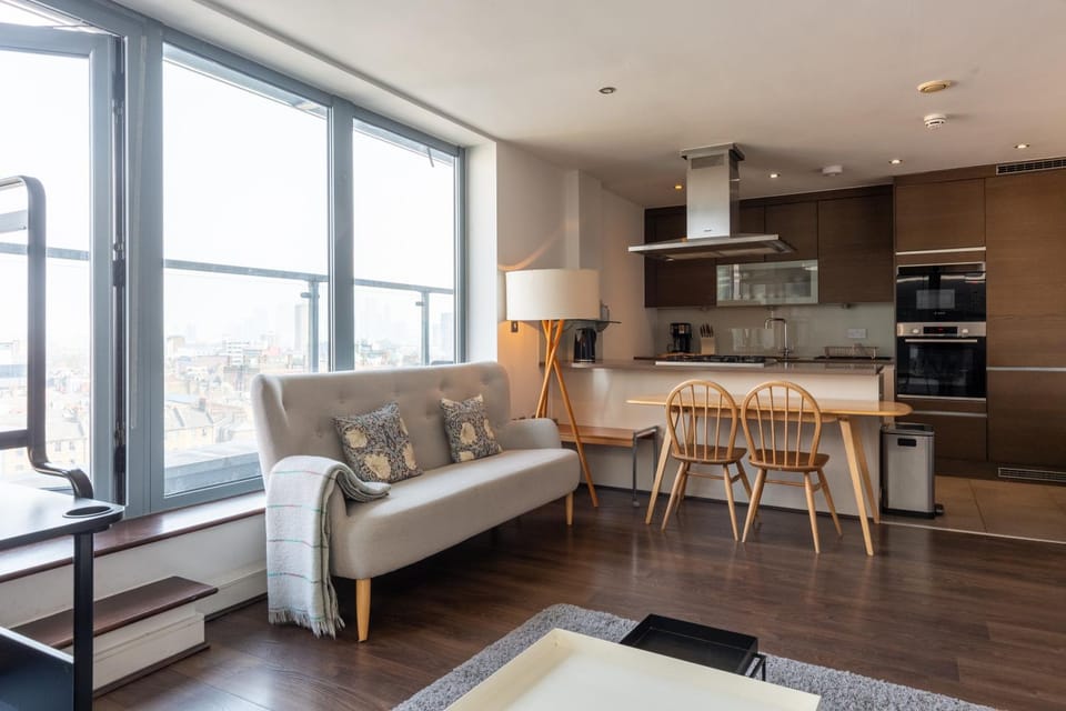 Coffee/tea facilities, Kitchen or kitchenette, Living room, Seating area, Dining area, dishwasher, minibar, oven, stove