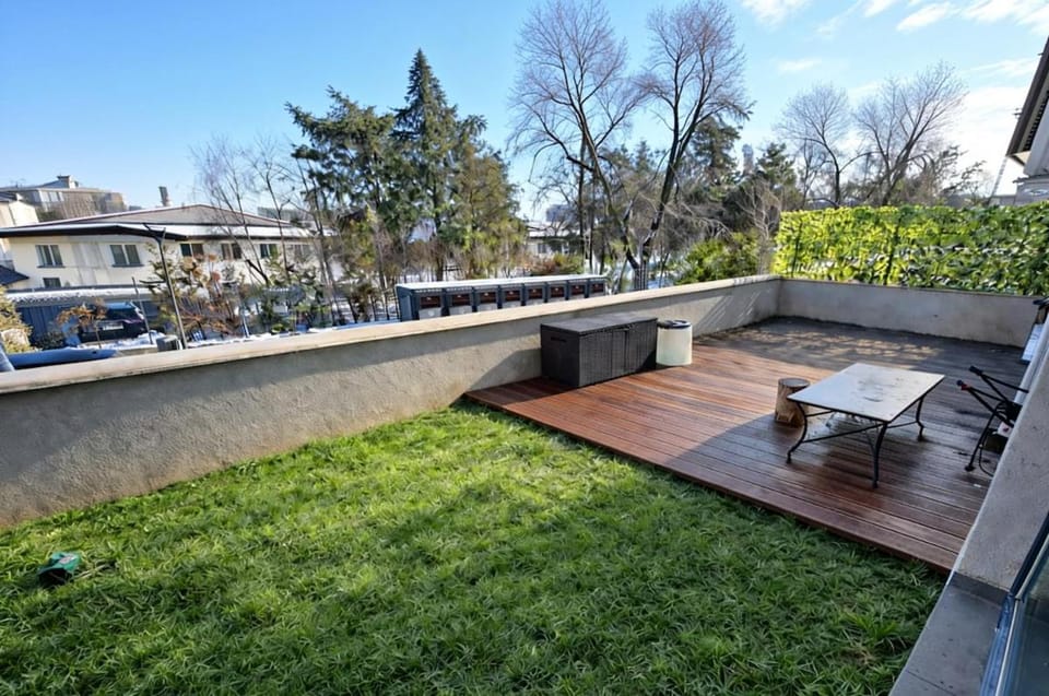 Natural landscape, Garden, Balcony/Terrace, Seating area
