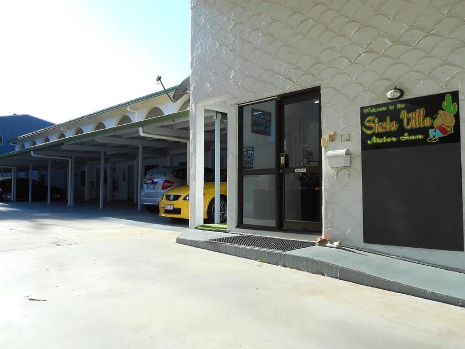 Property building, Facade/entrance, Lobby or reception