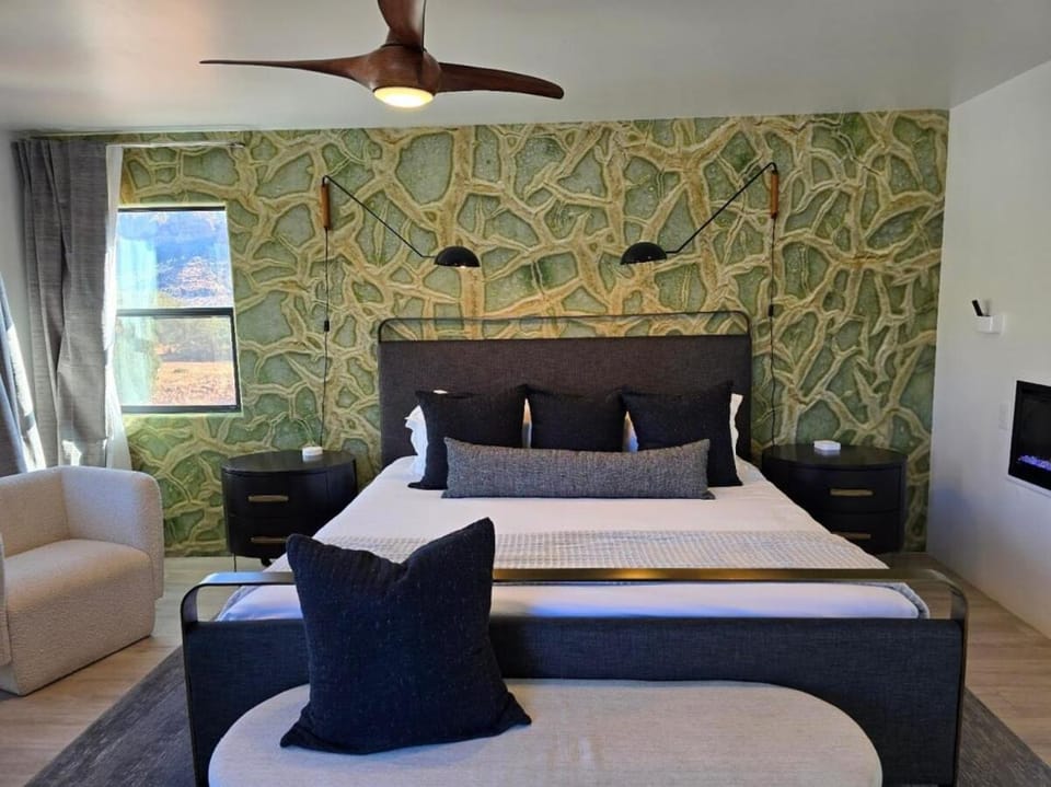 NEW Sedona Uptown Dream 4BR Wow! Views! Pool and Spa House in Sedona