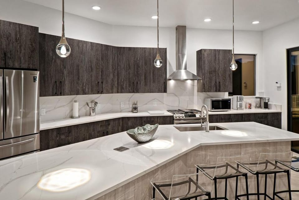 NEW Sedona Uptown Dream 4BR Wow! Views! Pool and Spa House in Sedona