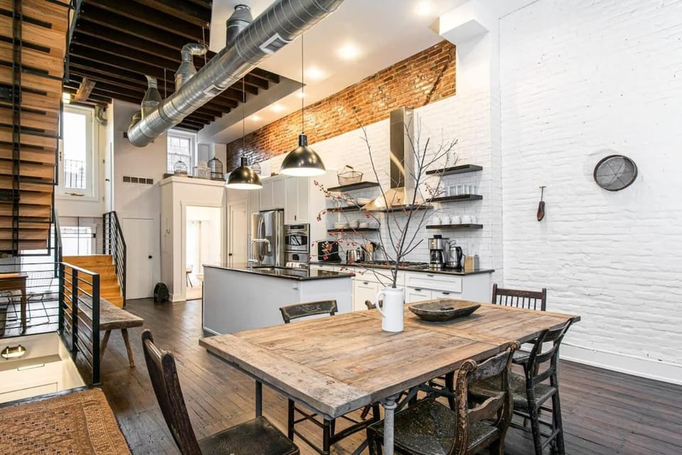Old City Charm - In Law Suite Best Location House in Penns Landing