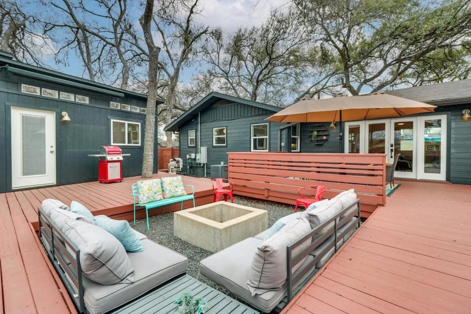 Luxury South Austin Estate with Pool and Guest House House in Austin