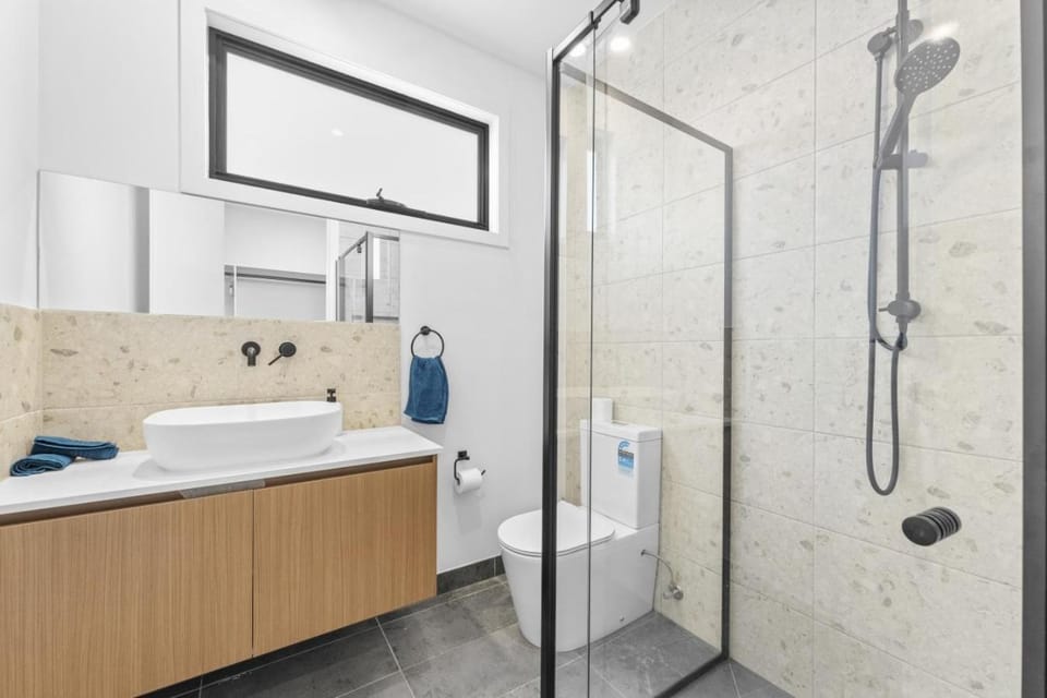 Sleek Contemporary Haven Geelong House in Geelong