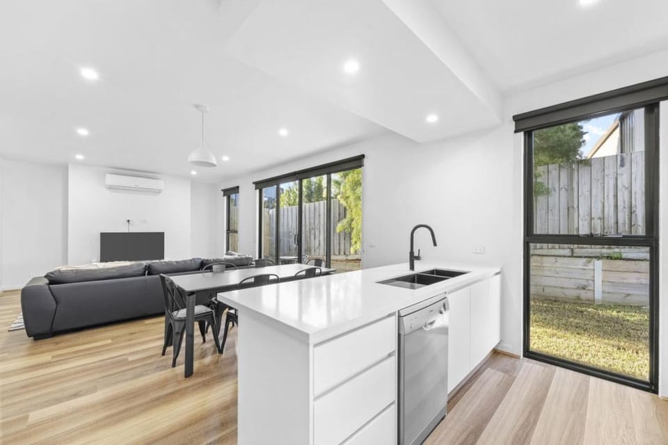 Sleek Contemporary Haven Geelong House in Geelong