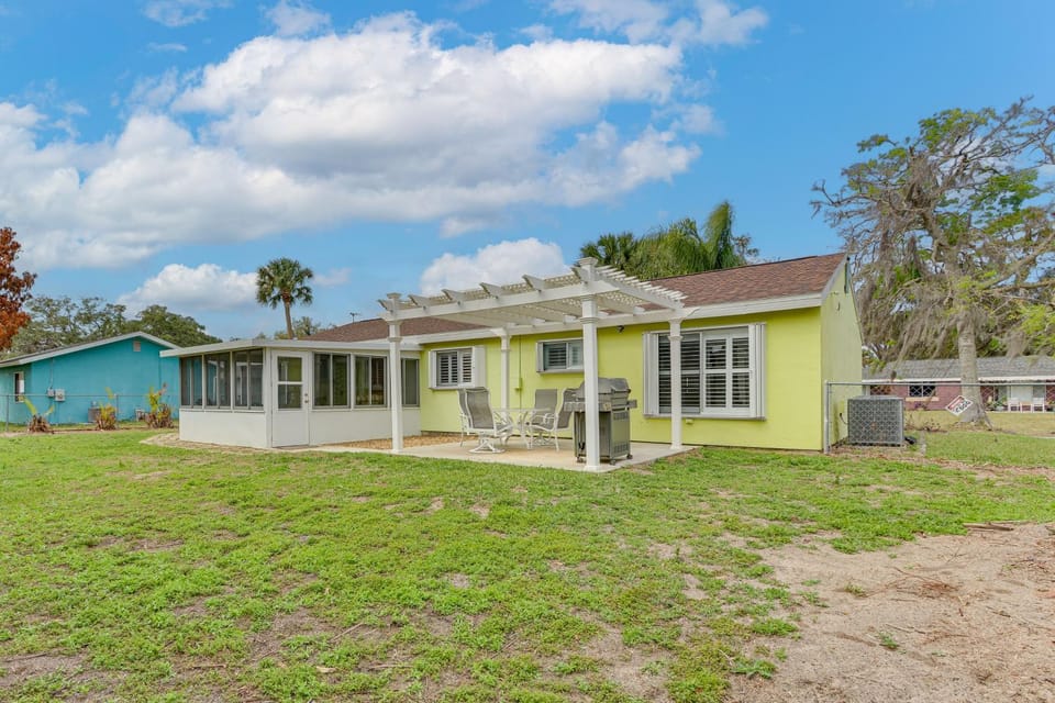 Screened Porch and Patio Group Getaway in Palm Bay! House in Palm Bay