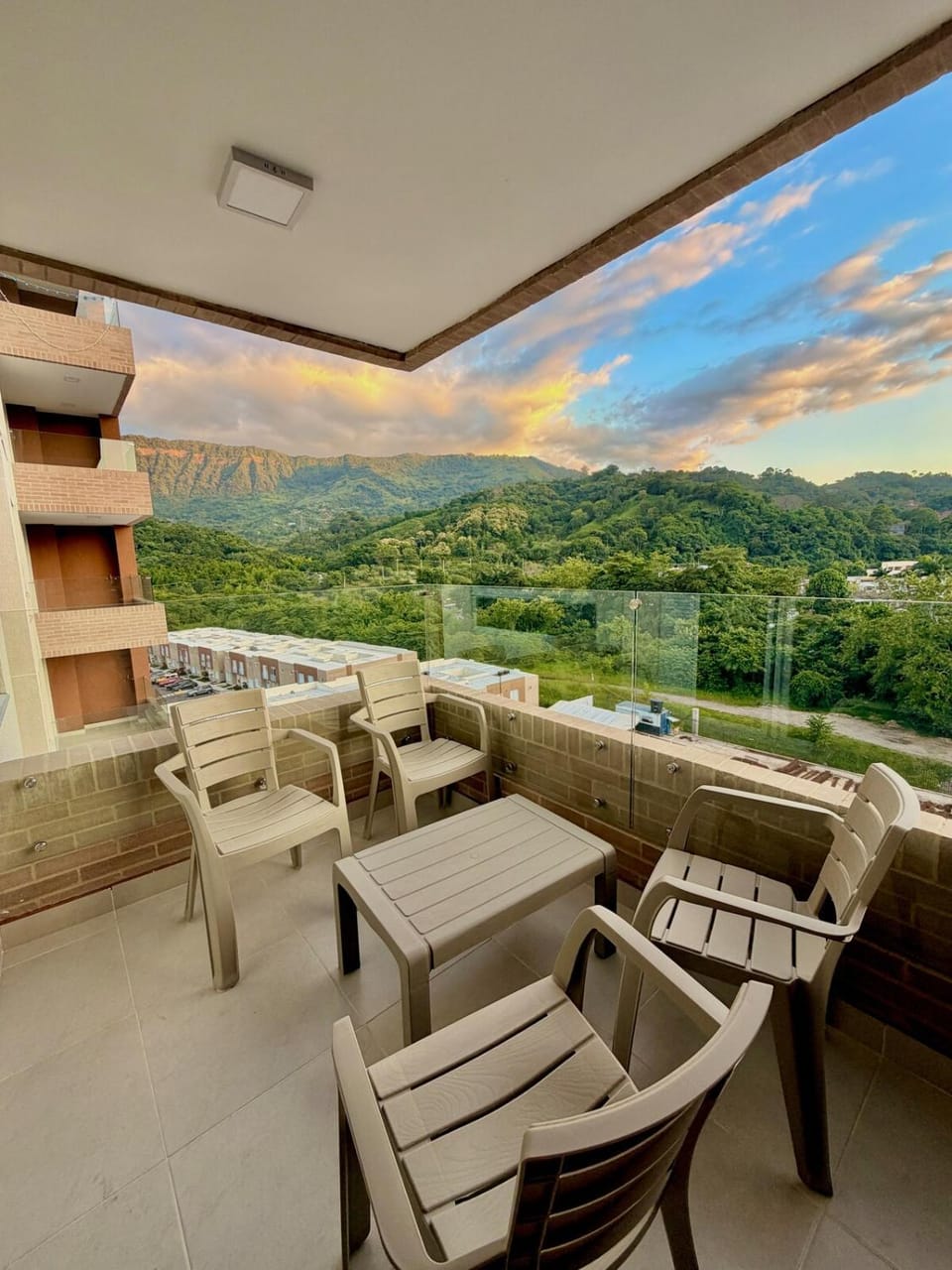 Balcony/Terrace, Mountain view