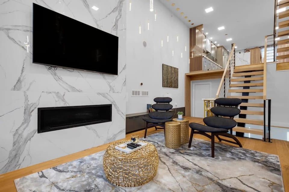 Luxury Downtown Mansion Garage Parking Roofdeck House in Philadelphia