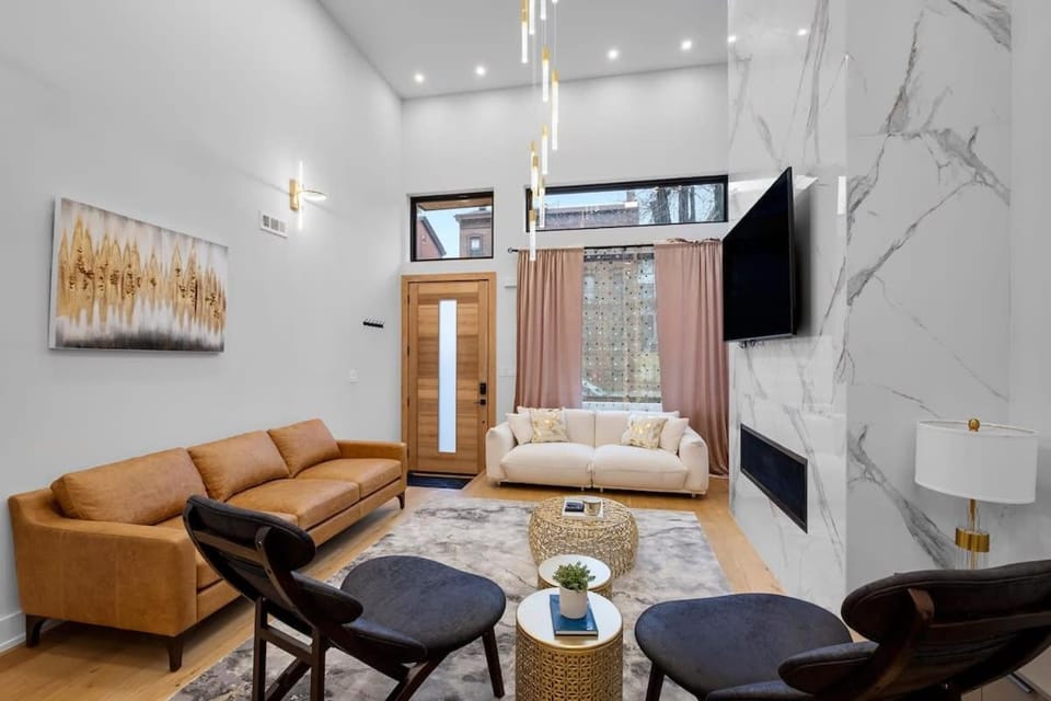Luxury Downtown Mansion Garage Parking Roofdeck House in Philadelphia