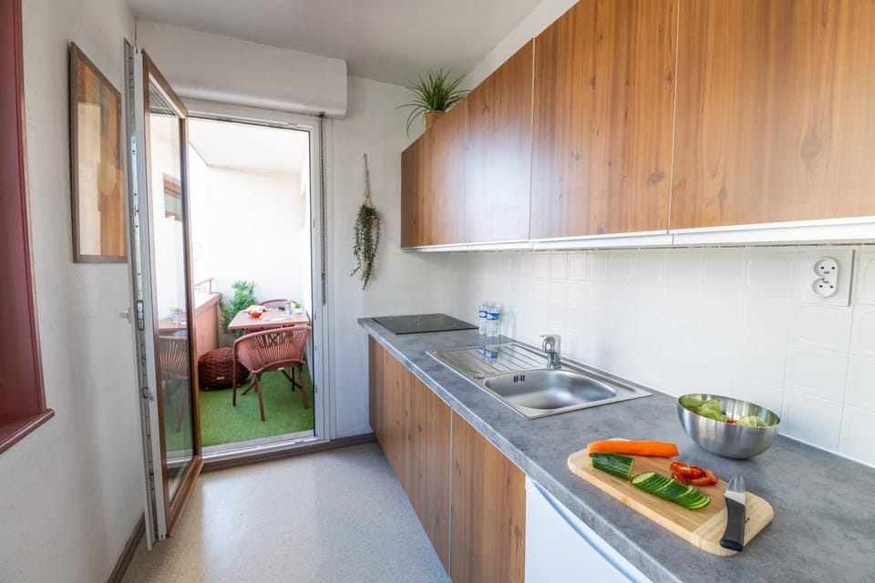 Kitchen or kitchenette