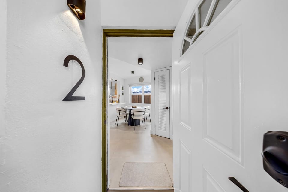 Modern and Beachy space with full kitchen, for 4 ppl Apartment in Oakland Park