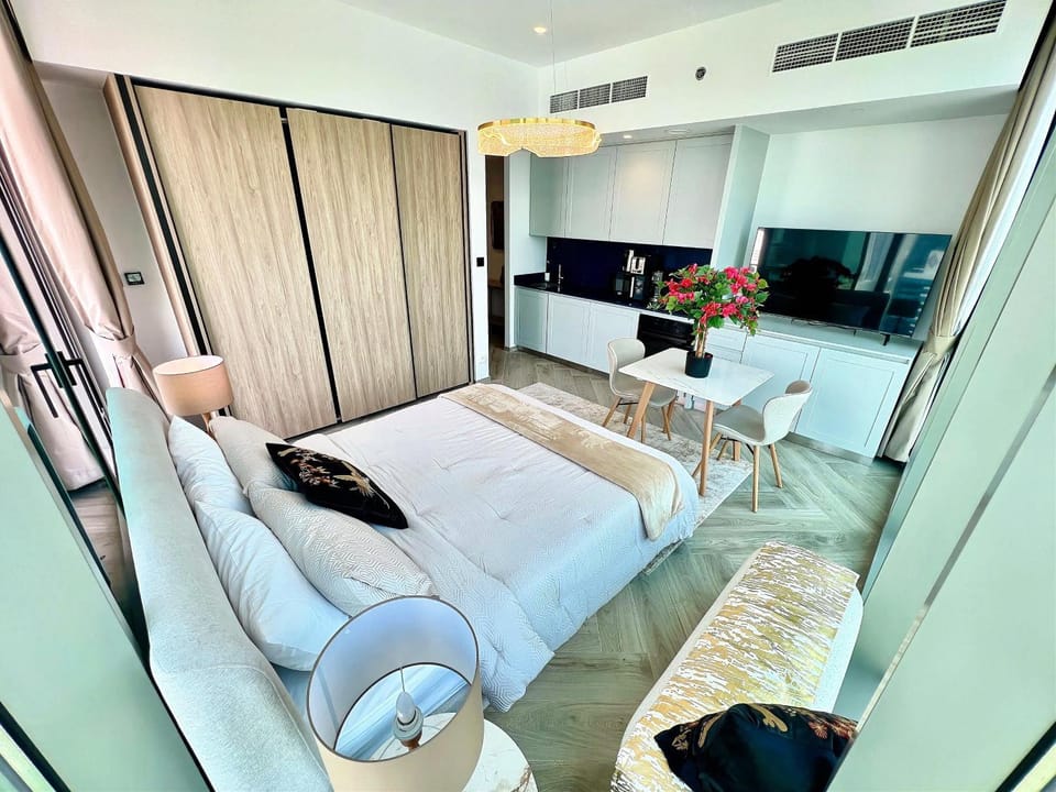 Peninsula Three Businessbay, Dubai Apartment in Dubai