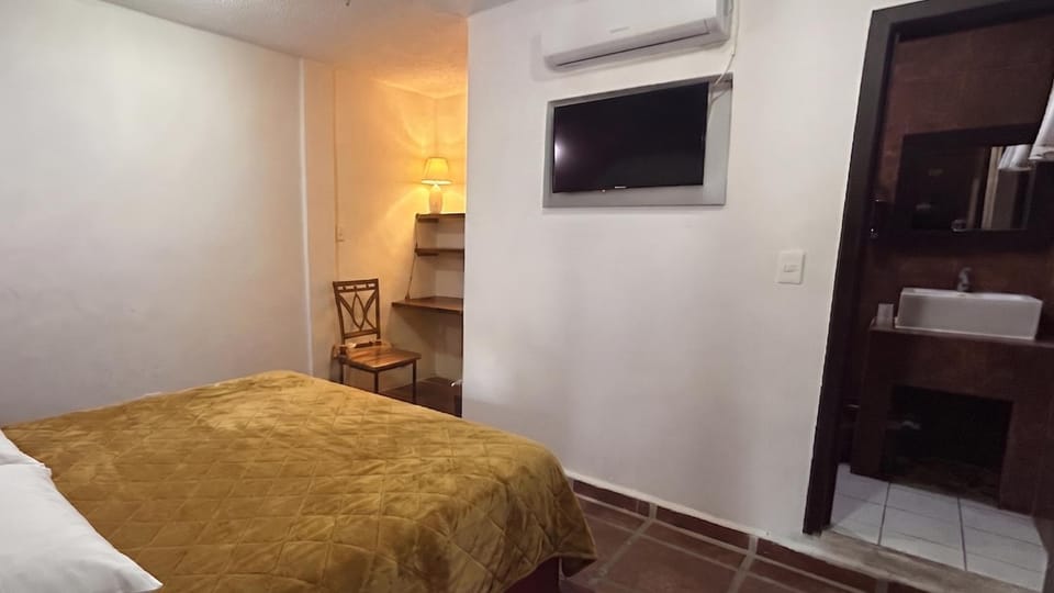TV and multimedia, Bedroom, air conditioner