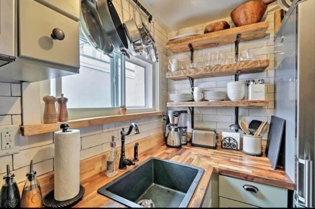 Cozy & Historic Gem - Free Parking Patio -Sleeps 6 House in Philadelphia