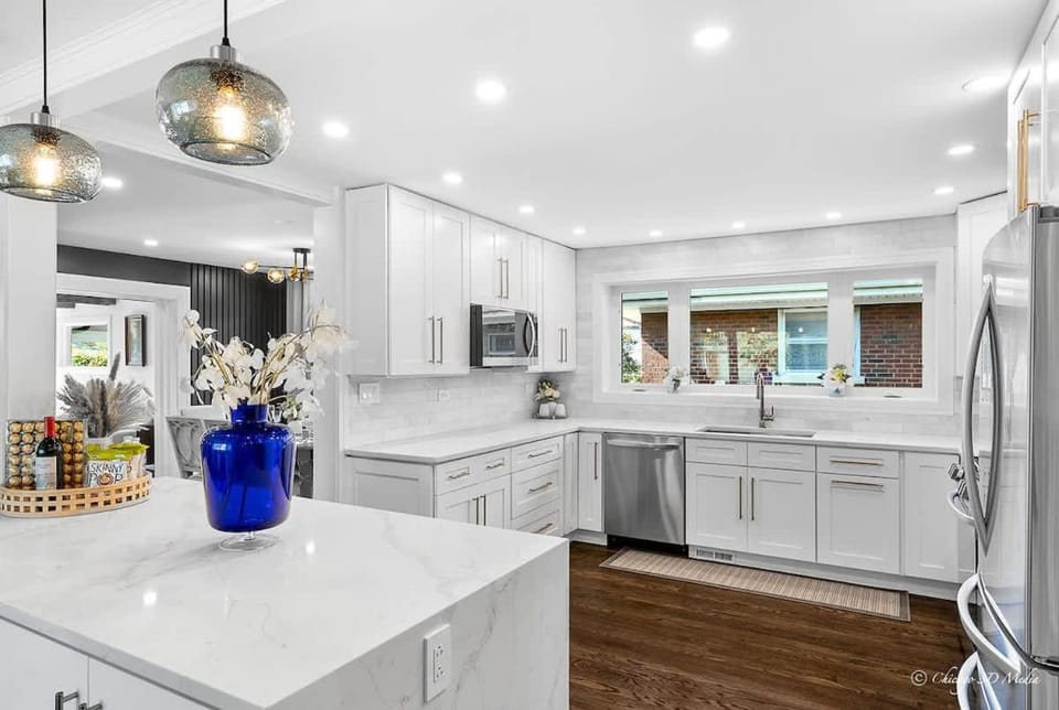 Casa 22 Luxury & Modern 3BD 2BA Home in Skokie House in Lincolnwood