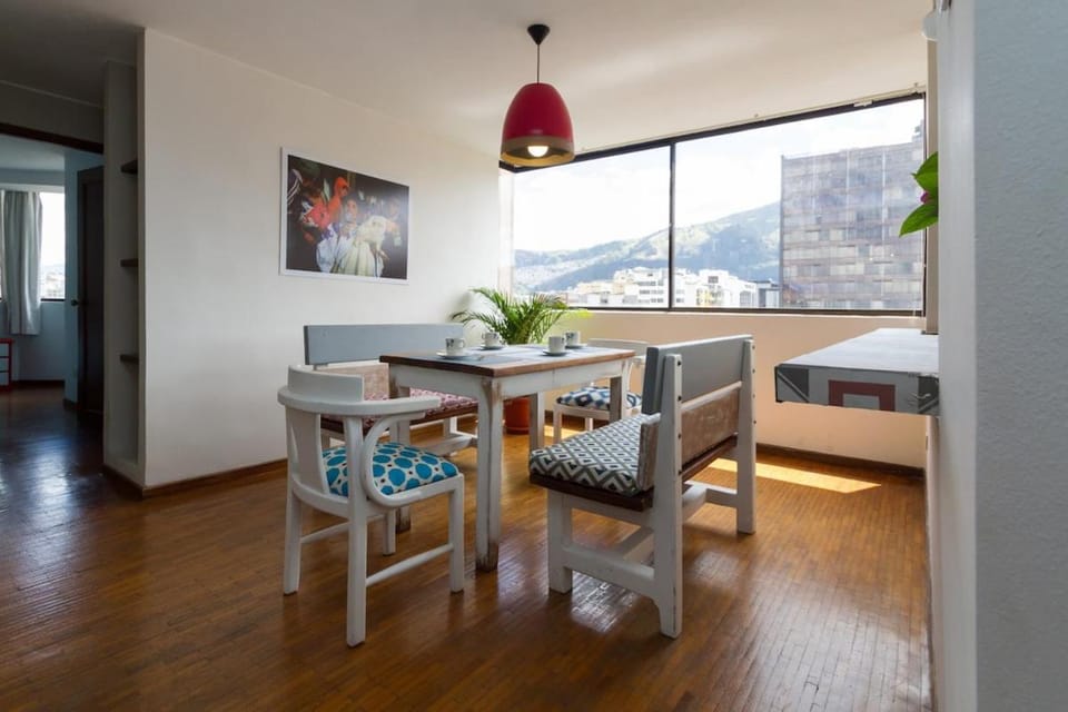 Amplio, acogedor, centrico, 3 hab, garage Apartment in Quito
