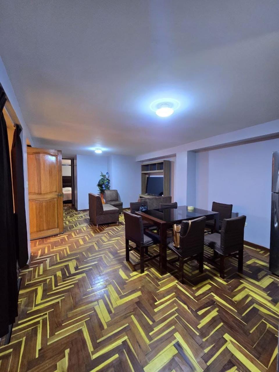 Communal lounge/ TV room, TV and multimedia, Kitchen or kitchenette, Living room, Seating area, Dining area