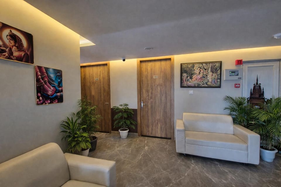 Hotel Premium Sadhana Near Char Dham Mandir Most Luxury Rooms With Balcony !!! Best Place For Stay In Vrindavan Hotel in Uttar Pradesh