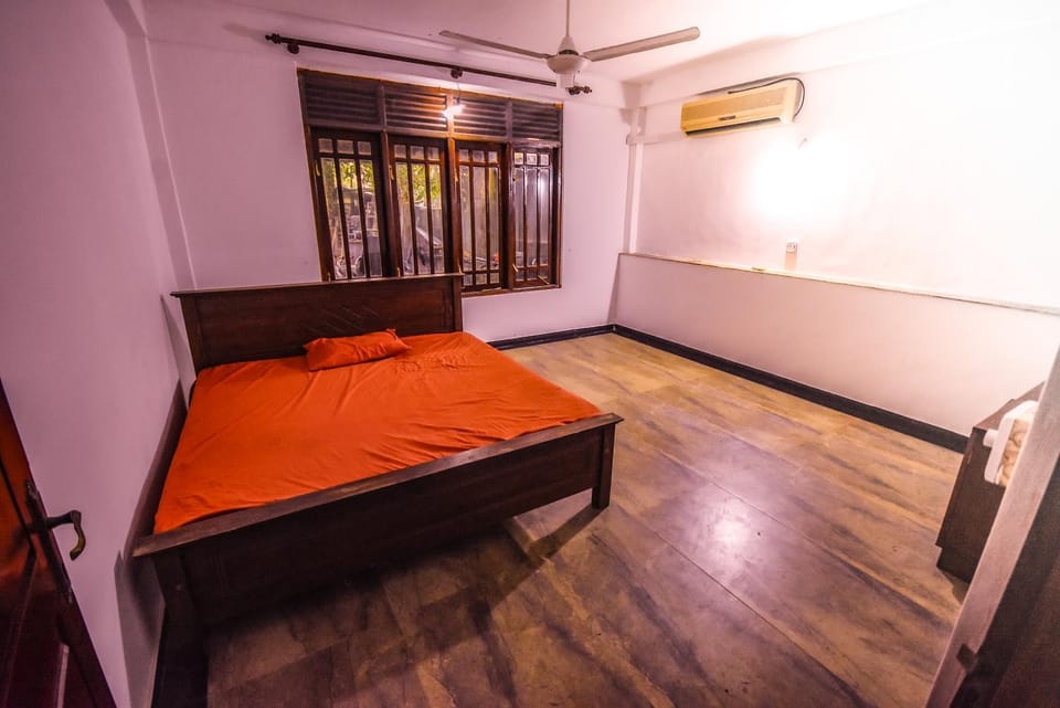 Bed, Photo of the whole room, Bedroom, air conditioner