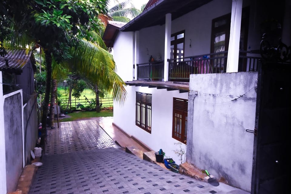 Property building, Day, Neighbourhood, Garden, Garden view