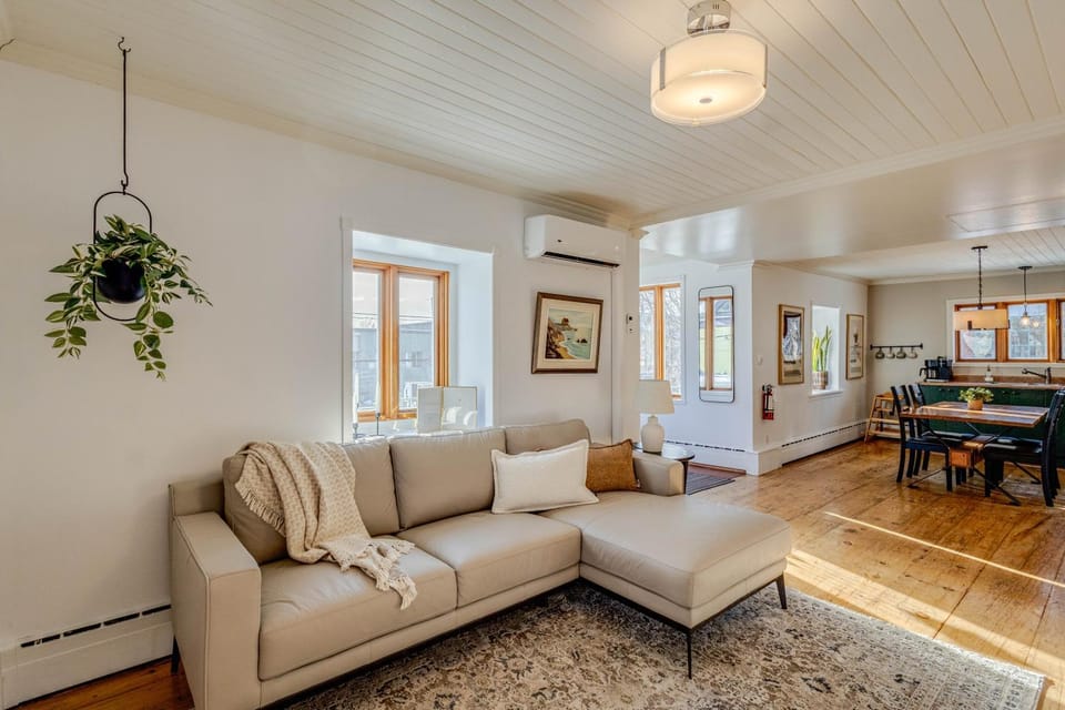 Kitchen or kitchenette, Living room, Dining area, Sunrise, oven, kitchen