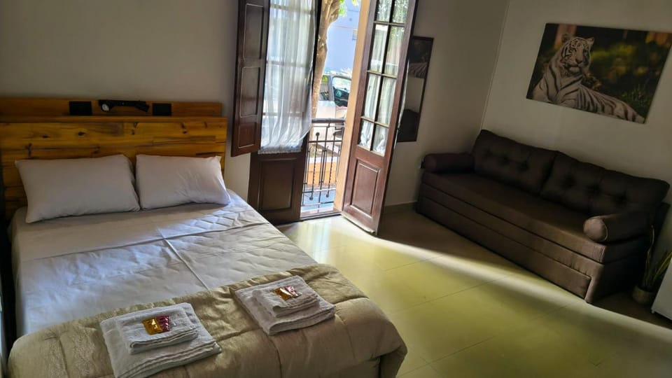 Bed, Balcony/Terrace, Living room, Photo of the whole room, Bedroom, Street view, Quiet street view